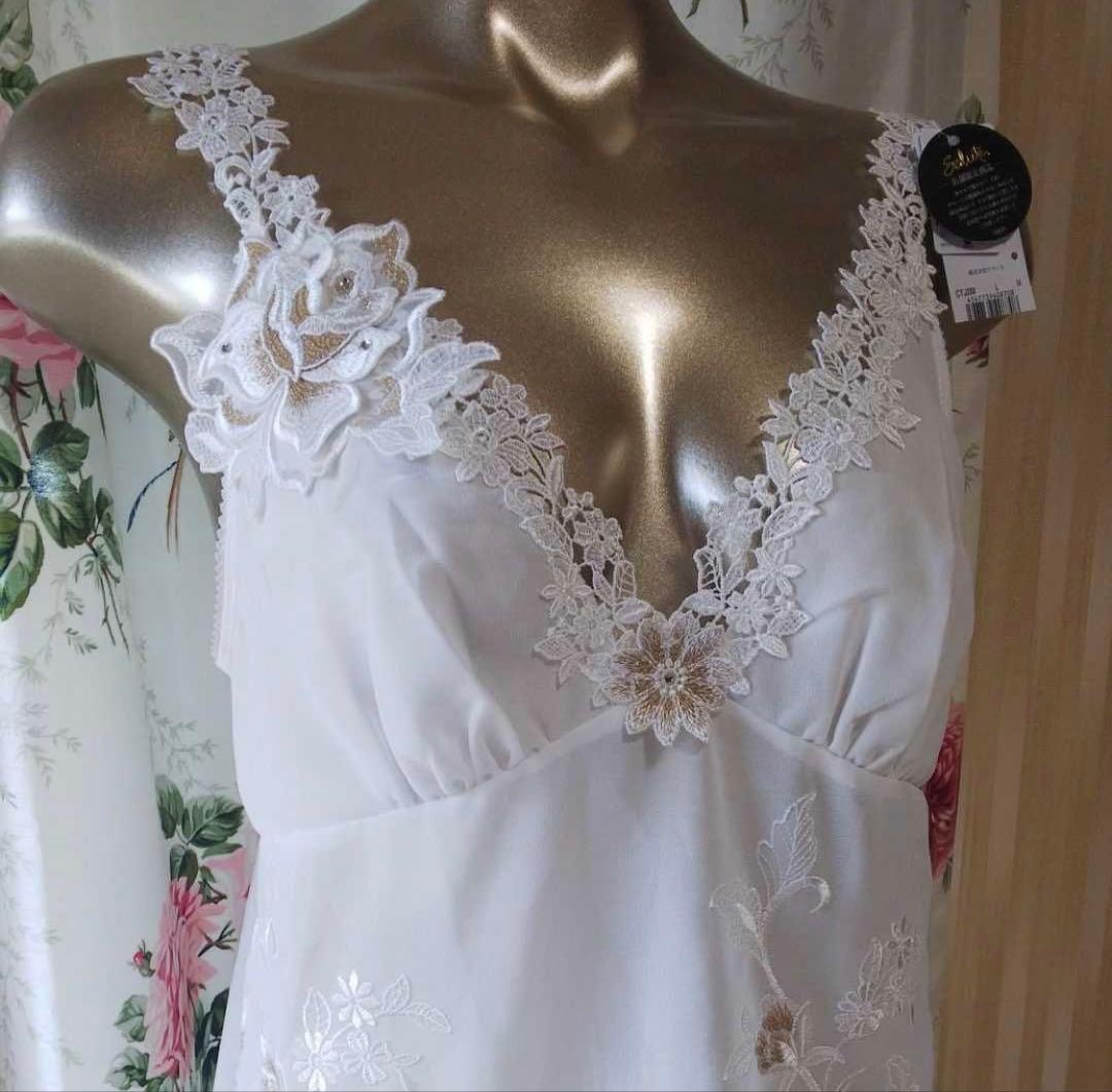 新品Salute❤︎花柄刺繍 ホワイトスリップ