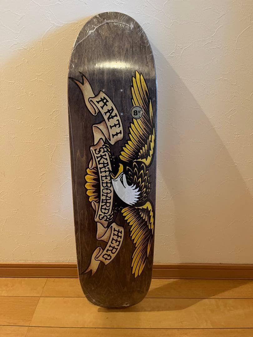 ANTI HEROスケートボード SHAPED EAGLE8.5