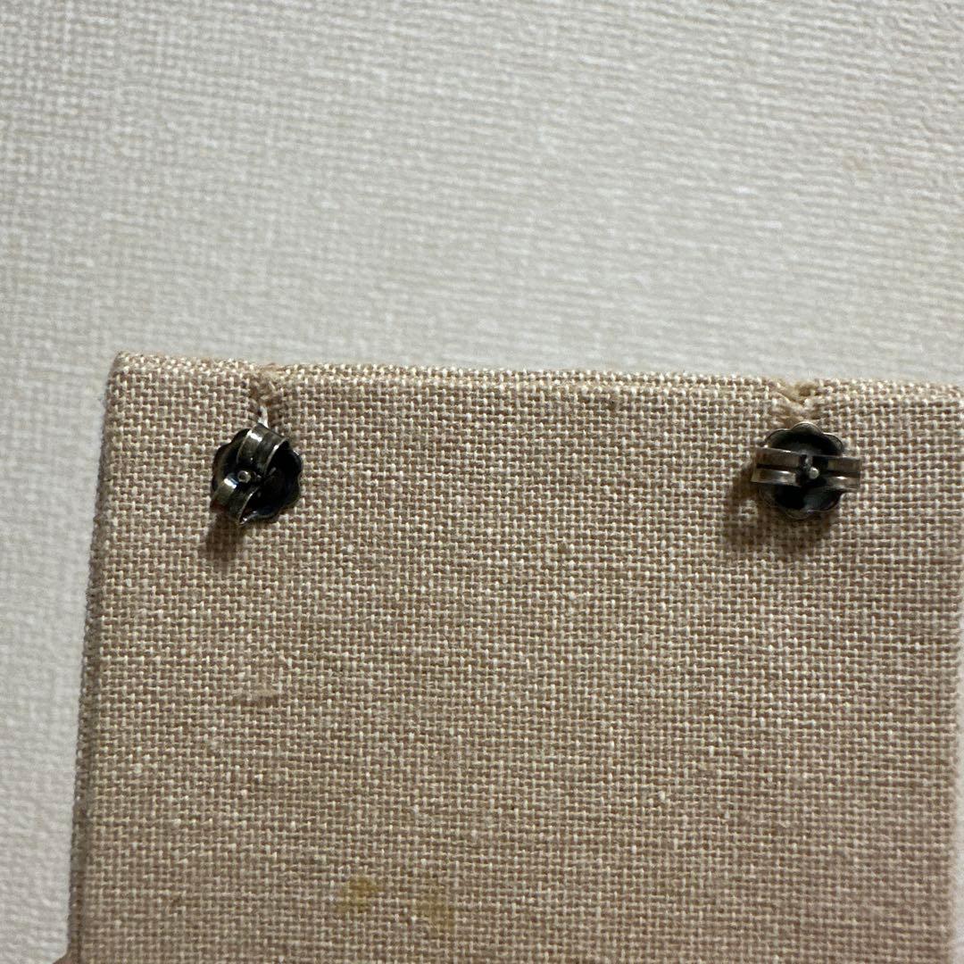 GUCCI ダブルG ピアス 未使用 (右) 使用済み(左)