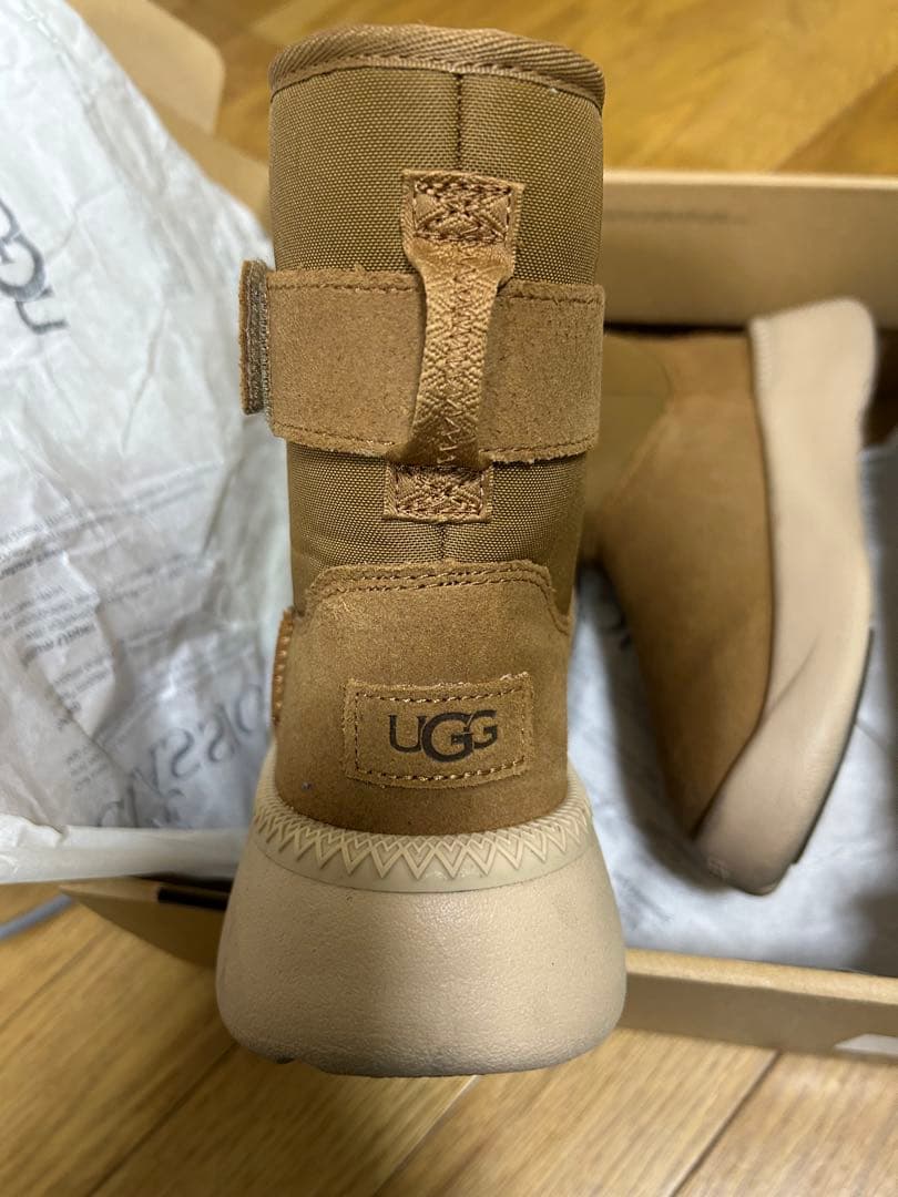 新年セール　【正規品】 UGG ブラウン　ストラップ付きショートブーツ