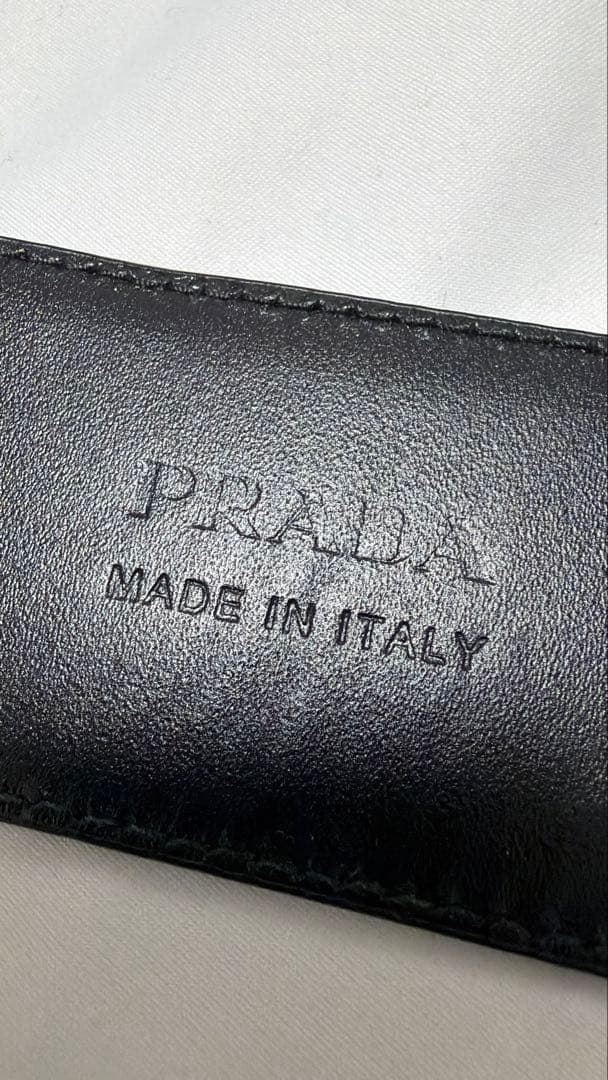PRADA 黒 ベルト 3度程度使用しただけ！