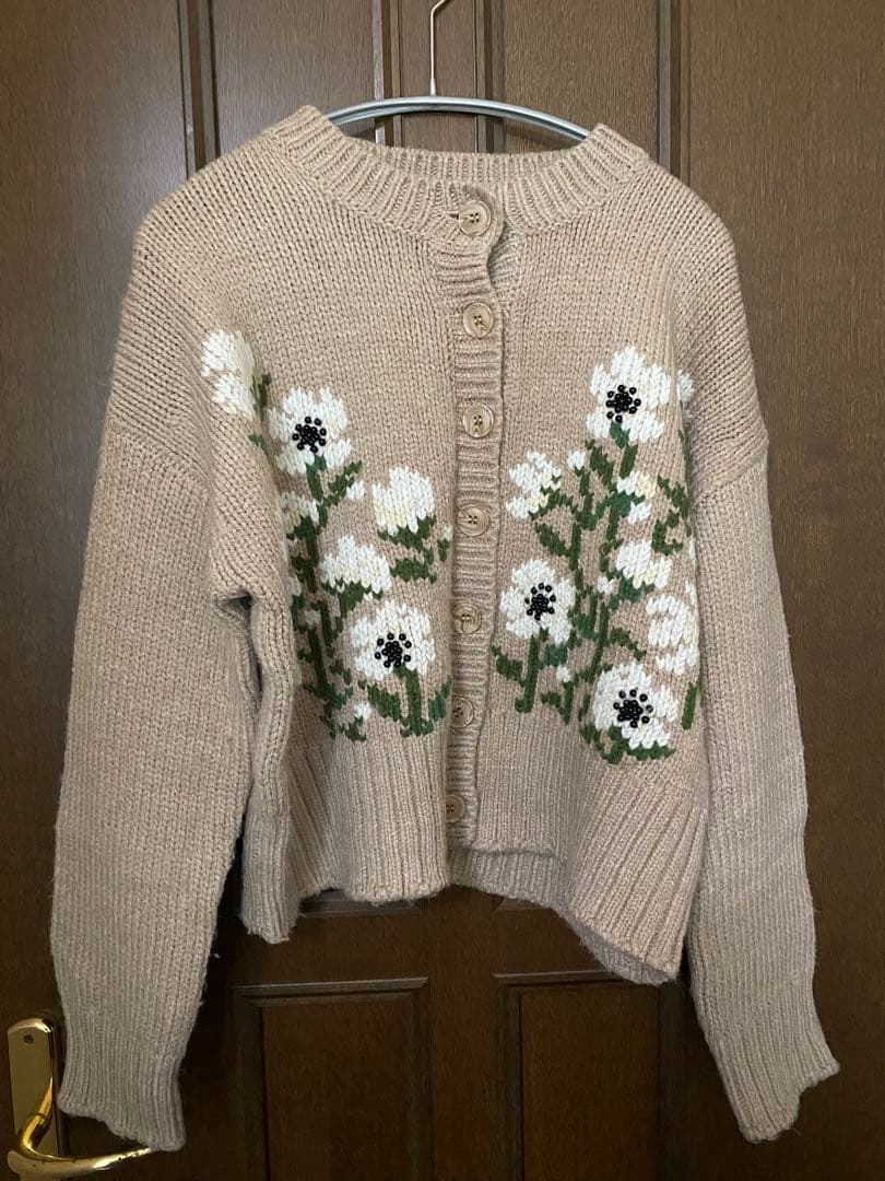 seventen フラワー刺繍ニットカーディガン(ベージュ)