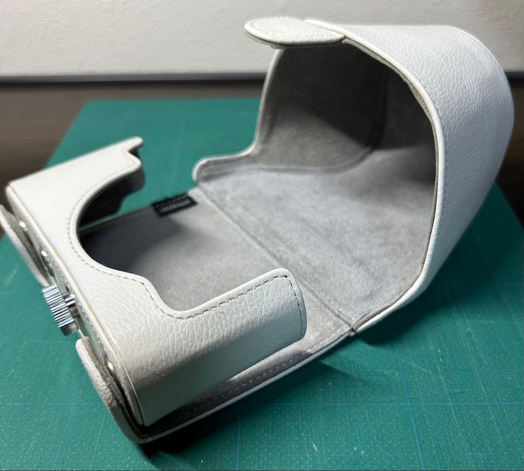 Nikon1 J1 / ミラーレス一眼カメラ / レザーケース付き