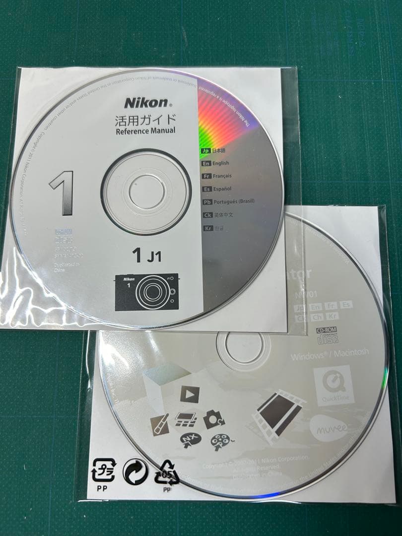 Nikon1 J1 / ミラーレス一眼カメラ / レザーケース付き