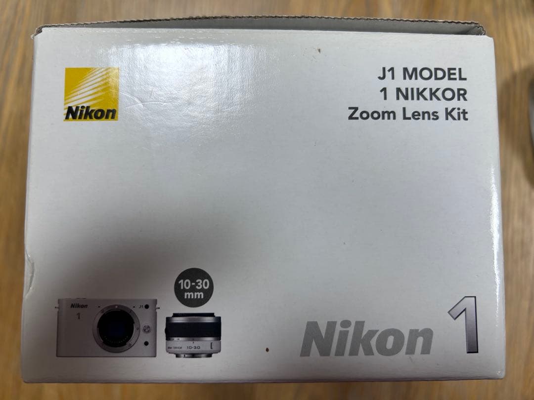 Nikon1 J1 / ミラーレス一眼カメラ / レザーケース付き