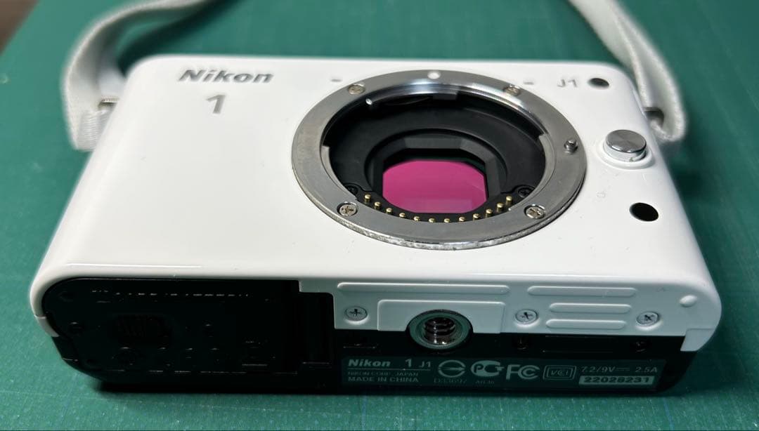 Nikon1 J1 / ミラーレス一眼カメラ / レザーケース付き
