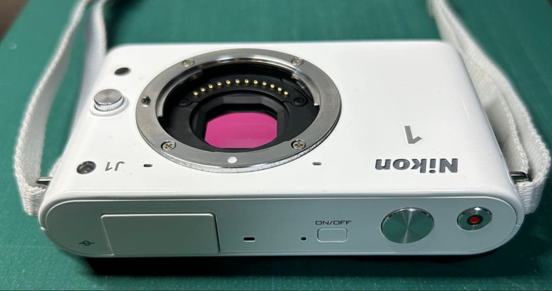 Nikon1 J1 / ミラーレス一眼カメラ / レザーケース付き