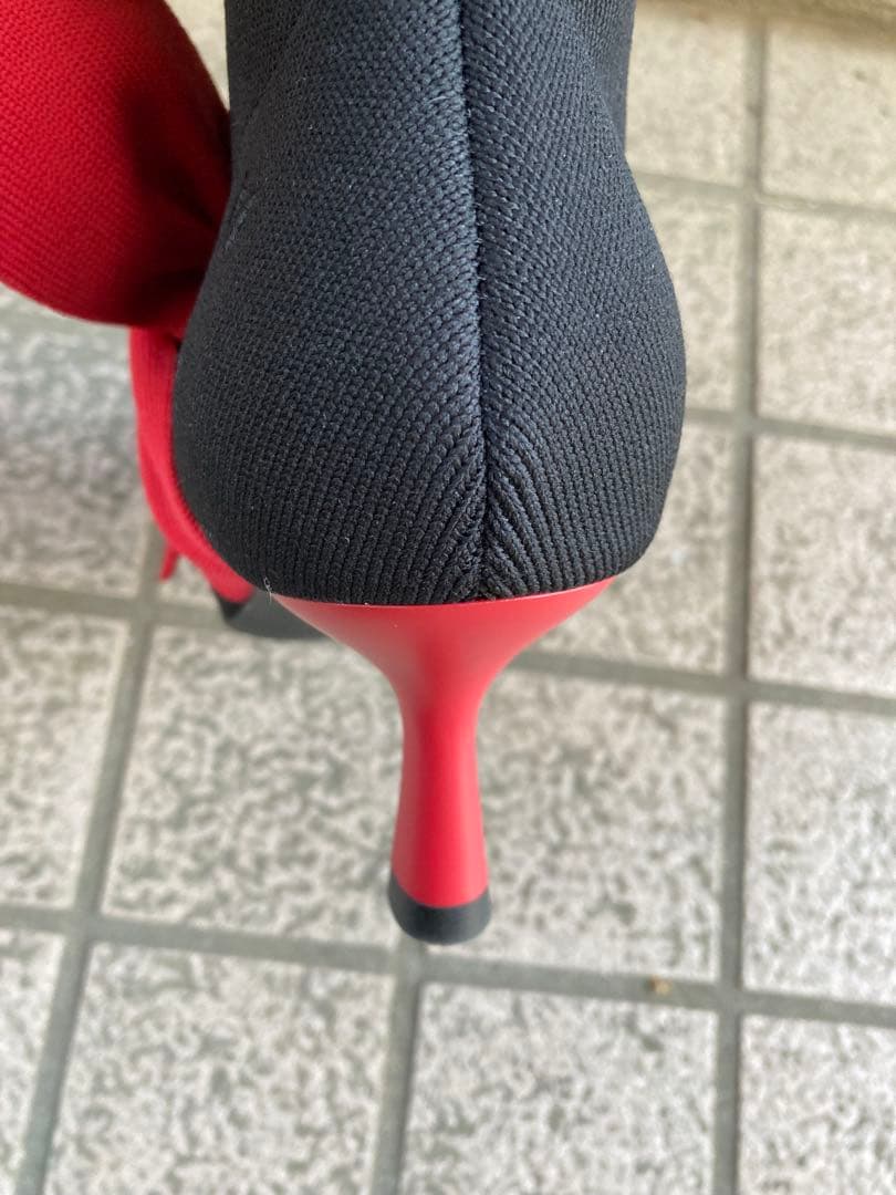 【ほぼ新品】ブーティ／ポインテッドトゥ／赤リボン付き／ニット素材／VIVAIA