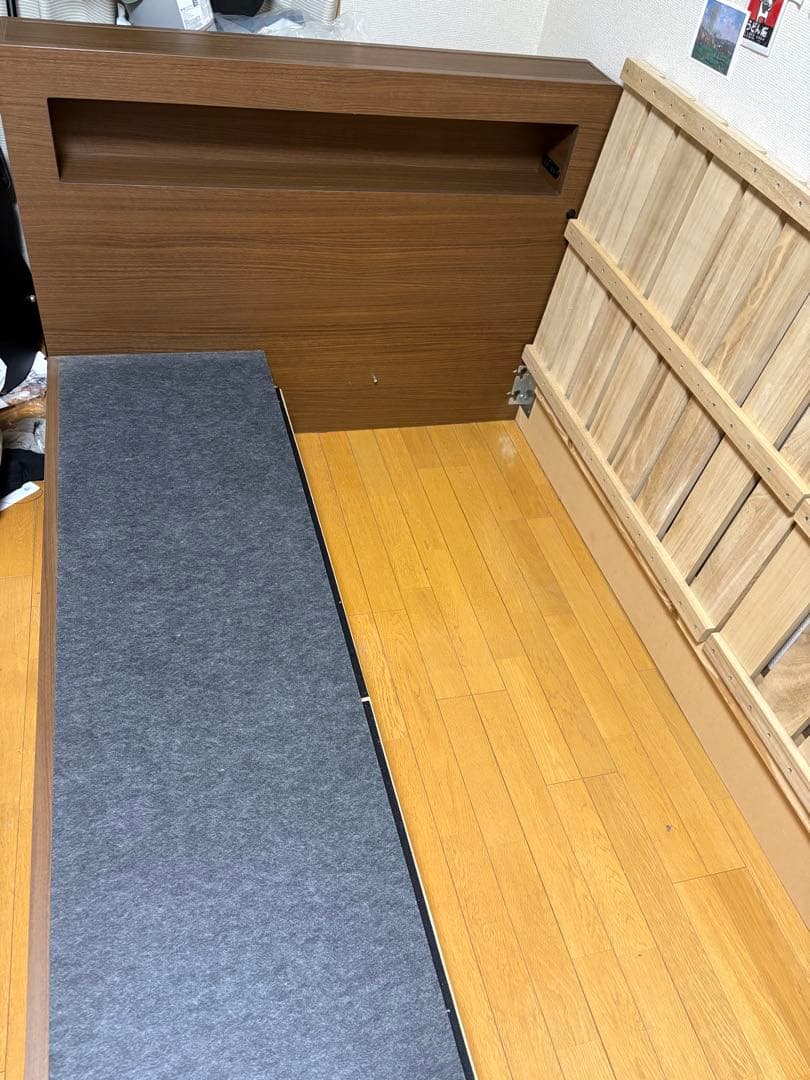 シモンズ セミダブル木製ベッドフレーム 引き出し付き　定価15万程度