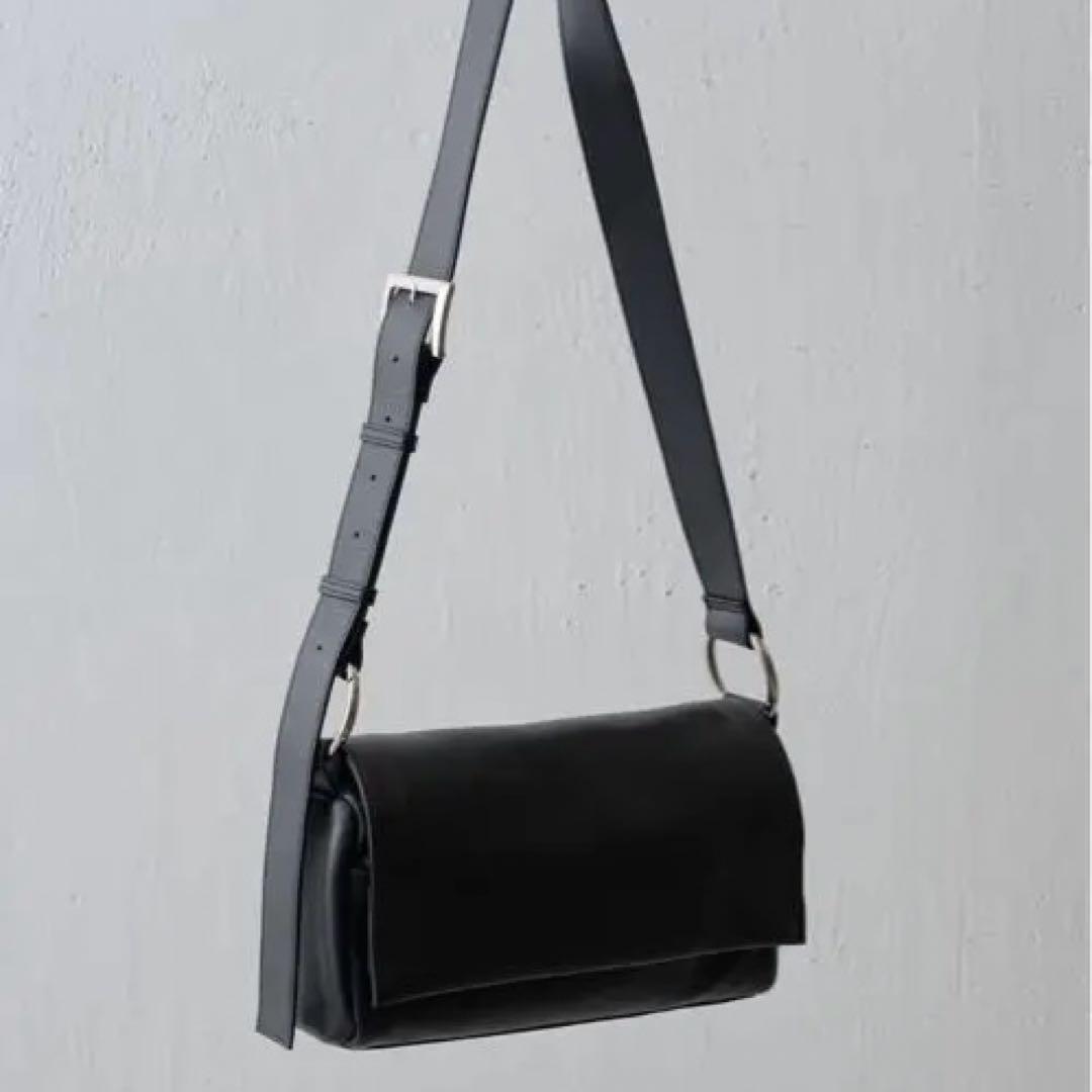 ビアズリー beardsley レザーボディバッグ　ブラック