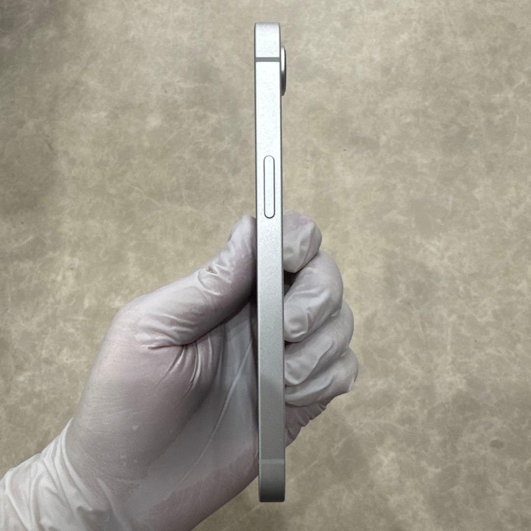 【極美品】Apple iPhone 16e 128GB