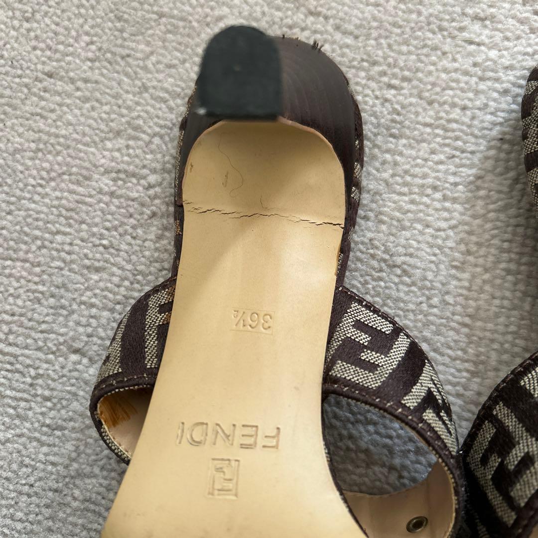 Fendi ロゴ入りブラウンミュール