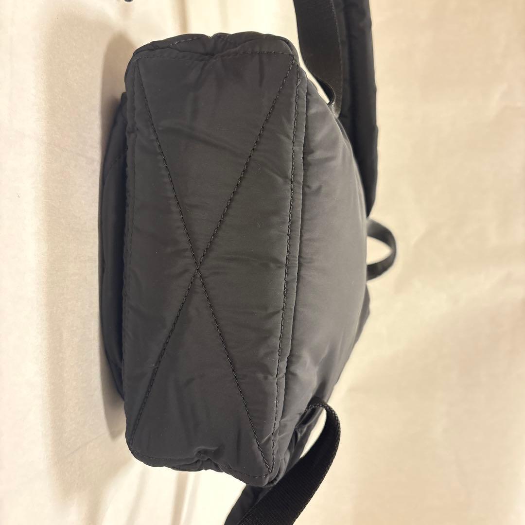 MARC JACOBS ブラックキルティングバックパック FS250 中古品