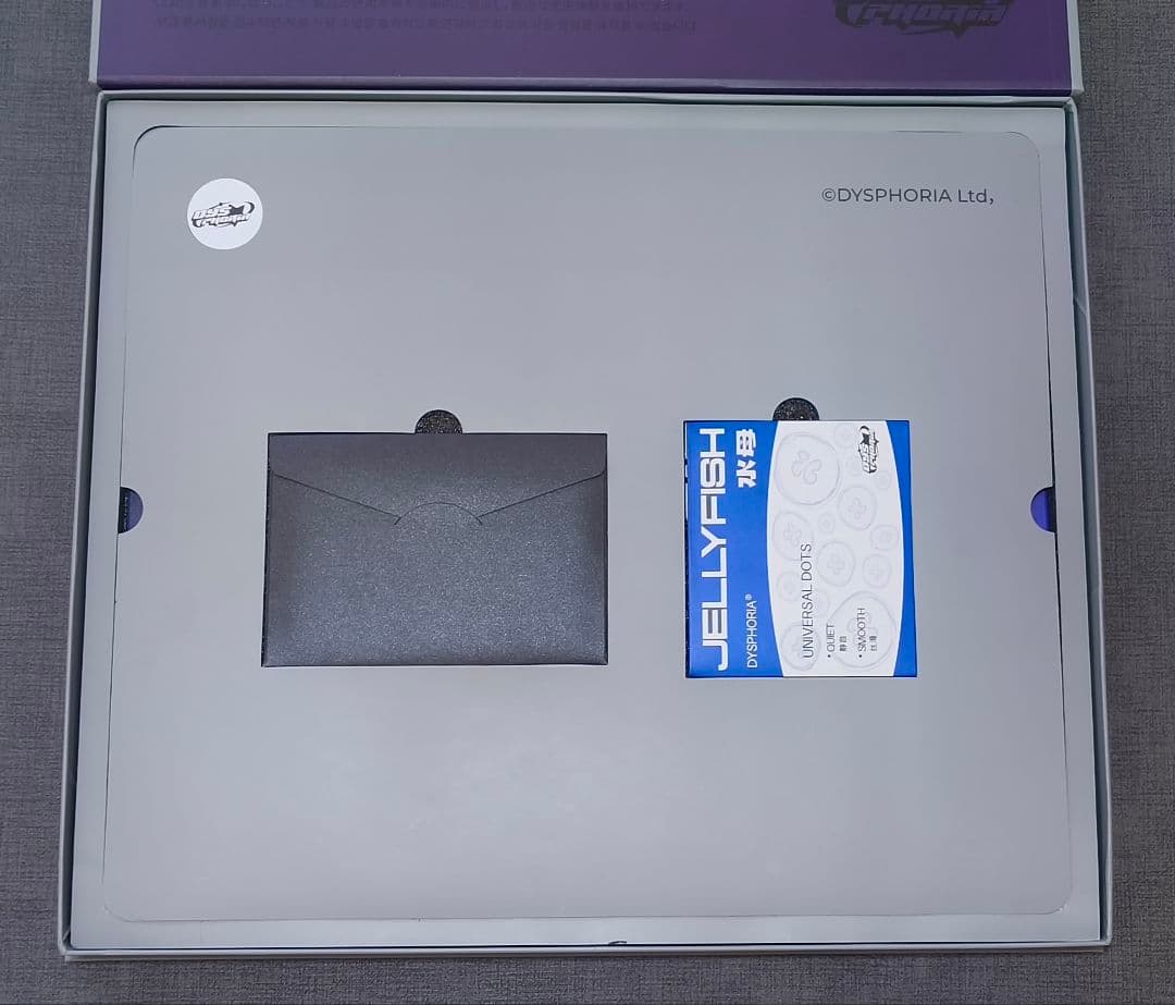 DYSPHORIA MAKI 真希 ガラスマウスパッド