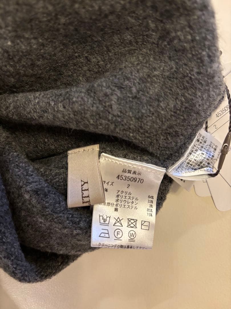 新品タグ付き✨ ジャスグリッティー パール刺繍プルオーバー