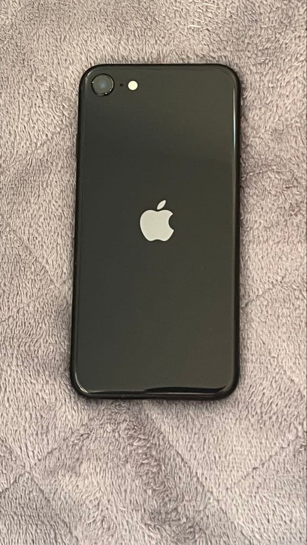 に*し様 Apple iPhoneSE(第二世代)　ブラック本体のみ　64GB