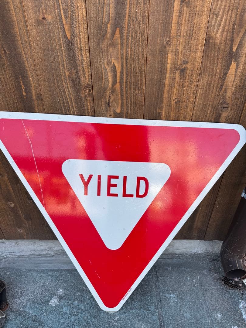 アメリカ看板 YIELD標識 三角形 赤と白