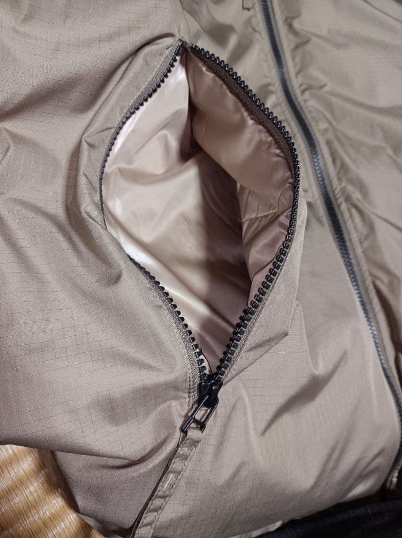 TAION/GLOSTER別注 LEVEL7 ダウン L　薄くシミあり　ベージュ