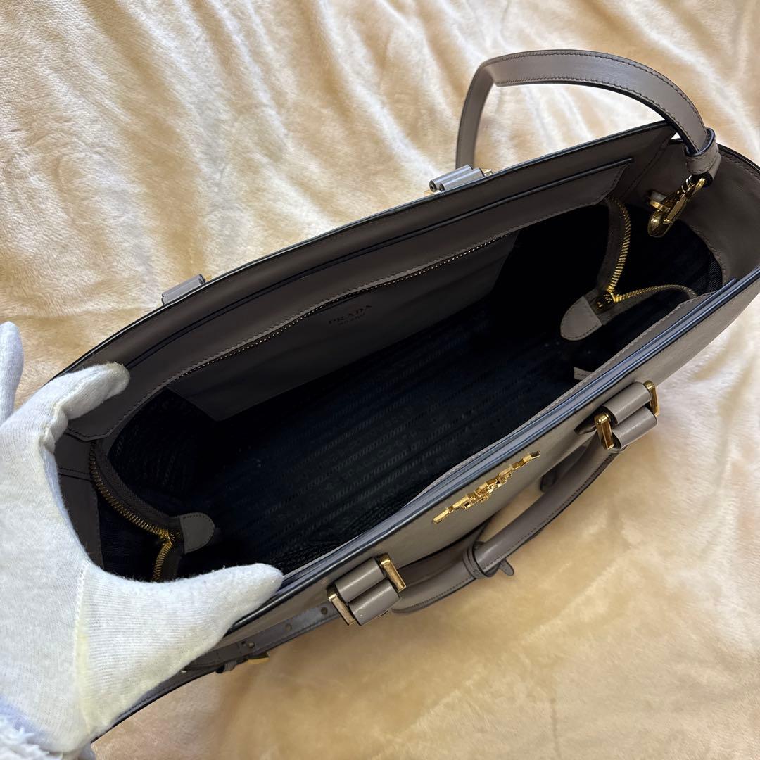 PRADA グレー トートバッグ ショルダー付き