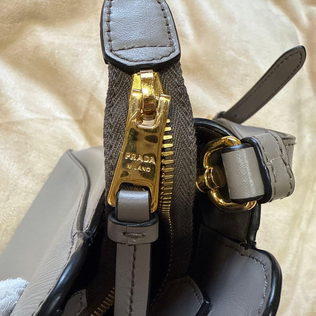 PRADA グレー トートバッグ ショルダー付き