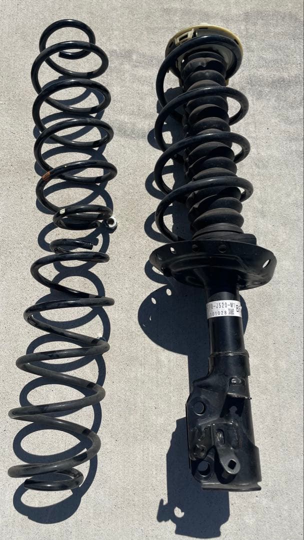 ホンダ　フィット　RS 純正サス