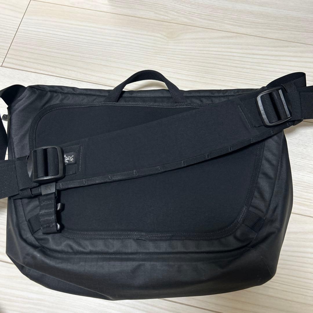 人気 アークテリクス グランヴィル10 メッセンジャーバッグ ブラック