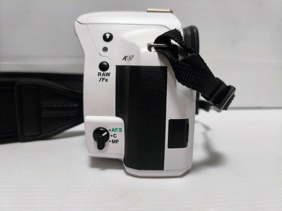 【黒死病対策】【内臓電池交換】PENTAX K-50 綺麗なホワイト＋WRレンズ