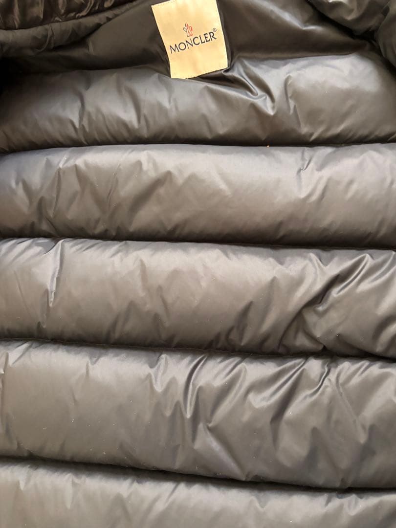 即購入⭕️Moncler 黒 ダウンジャケット フード付き