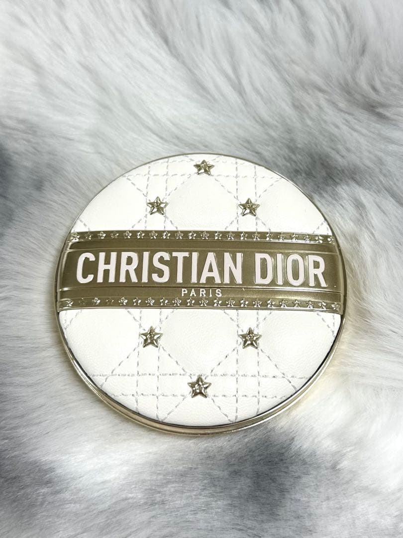 ディオールスキン フォーエヴァー グロウルミナイザー001 【完売商品】　未使用