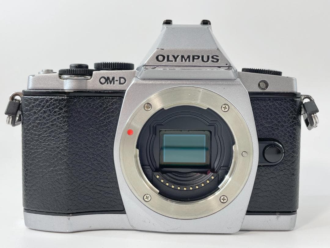 OLYMPUS OM-D E-M5 ミラーレスカメラ　シルバーボディ　#3A01