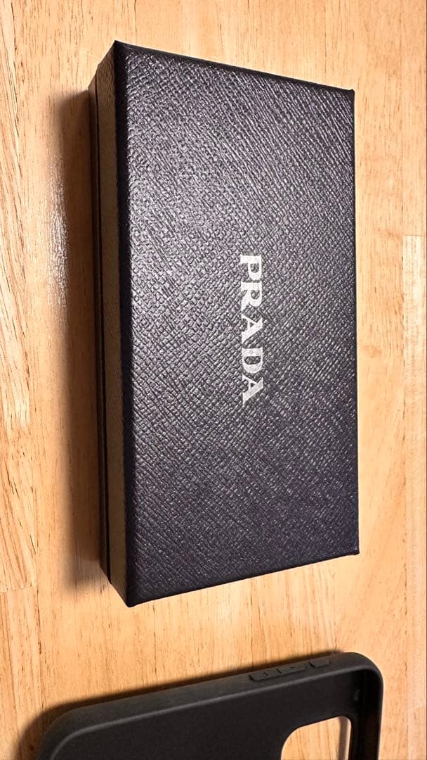 iPhone 15 PRO スマホケース　PRADA プラダ