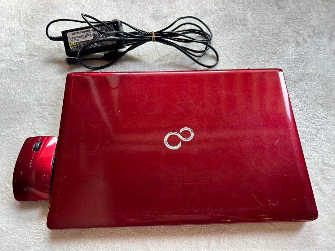 Fujitsu LIFEBOOK AH77/M レッド