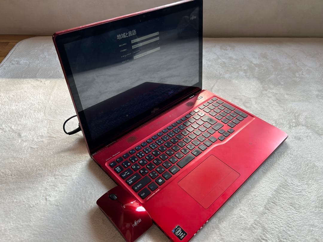 Fujitsu LIFEBOOK AH77/M レッド