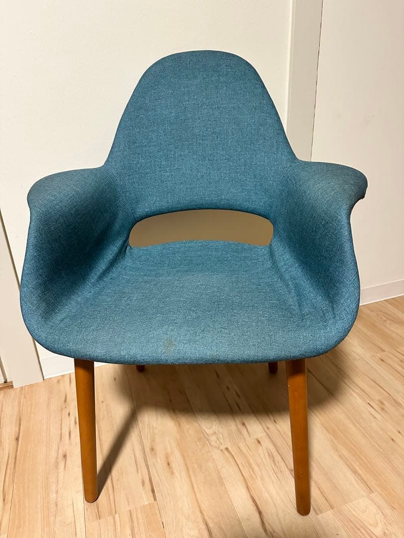 きゃのん 青いアームチェア 布地 木製脚