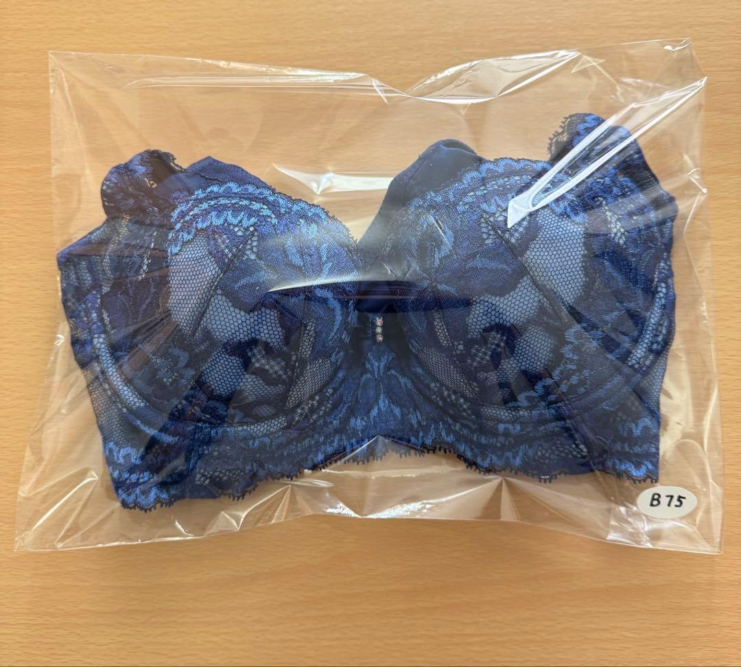 スタジオナウ　新品未使用　補正下着レース ブルー　ブラジャー B75ラヴィエール