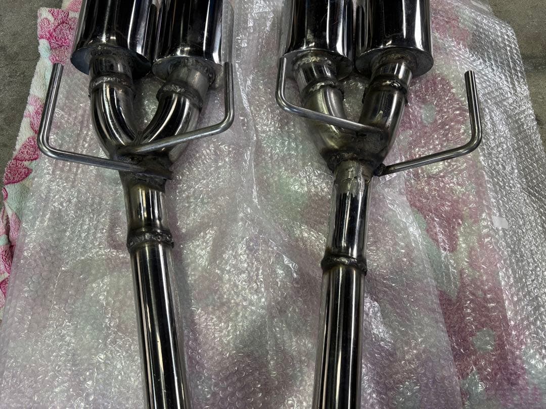 クラウンGRS182 の４本出しストレートマフラー