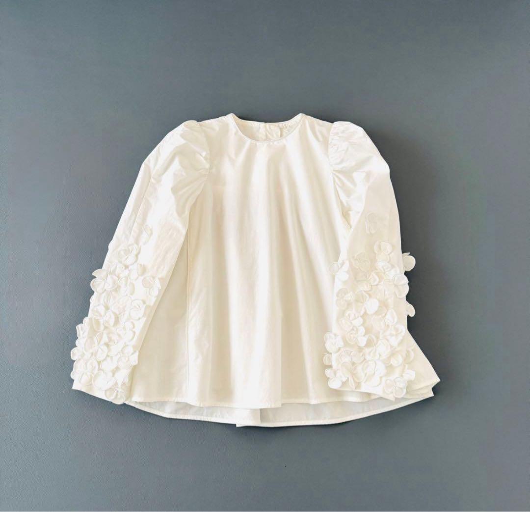 【本日限定値下げ】yori shirocon　パフュームブラウス　花　ホワイト