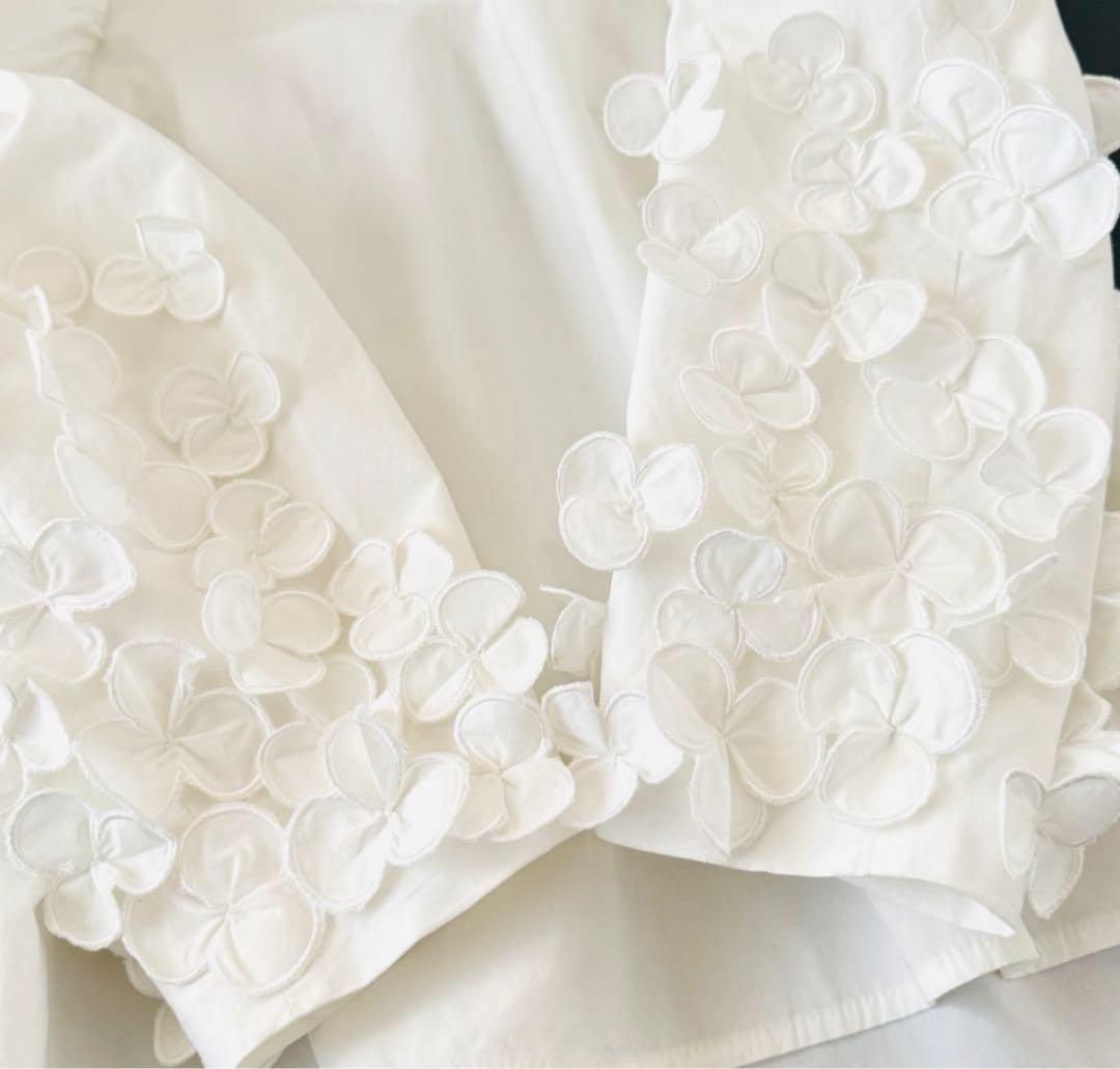 【本日限定値下げ】yori shirocon　パフュームブラウス　花　ホワイト