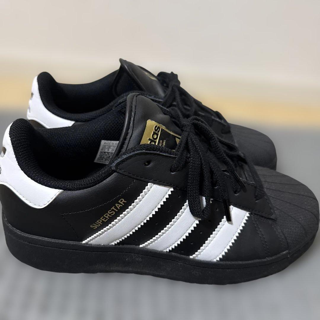 adidas SUPERSTAR ブラック/ホワイト スニーカー