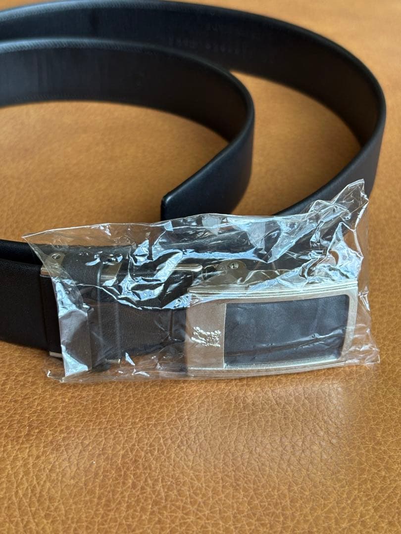 【美品】 Burberry Londonレザーベルト 本革ブラック 銀 バックル