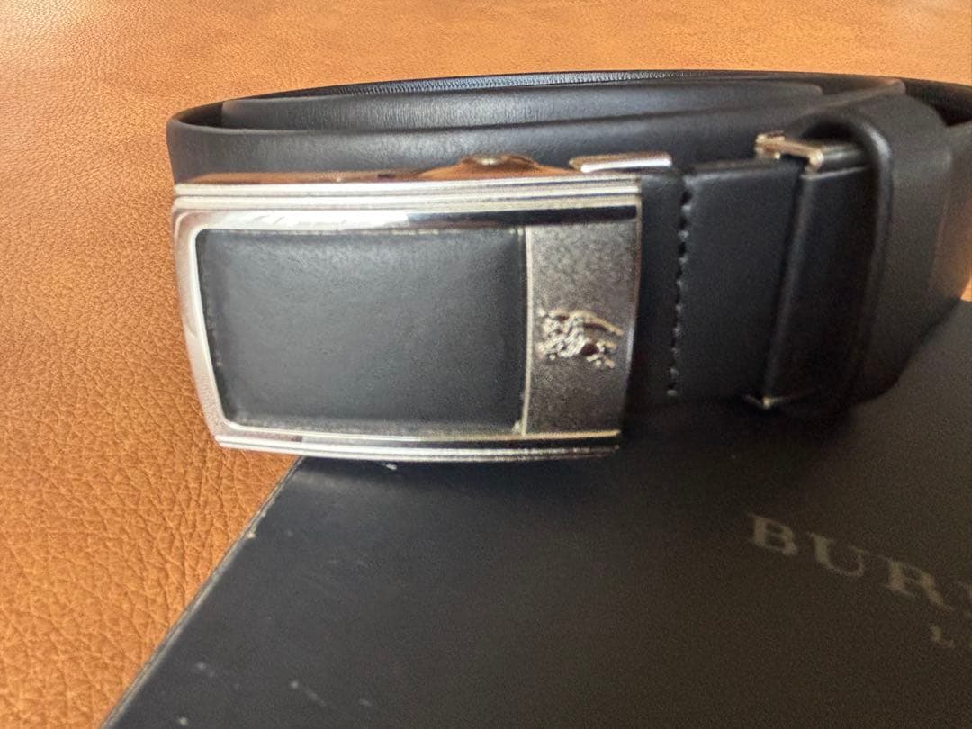 【美品】 Burberry Londonレザーベルト 本革ブラック 銀 バックル