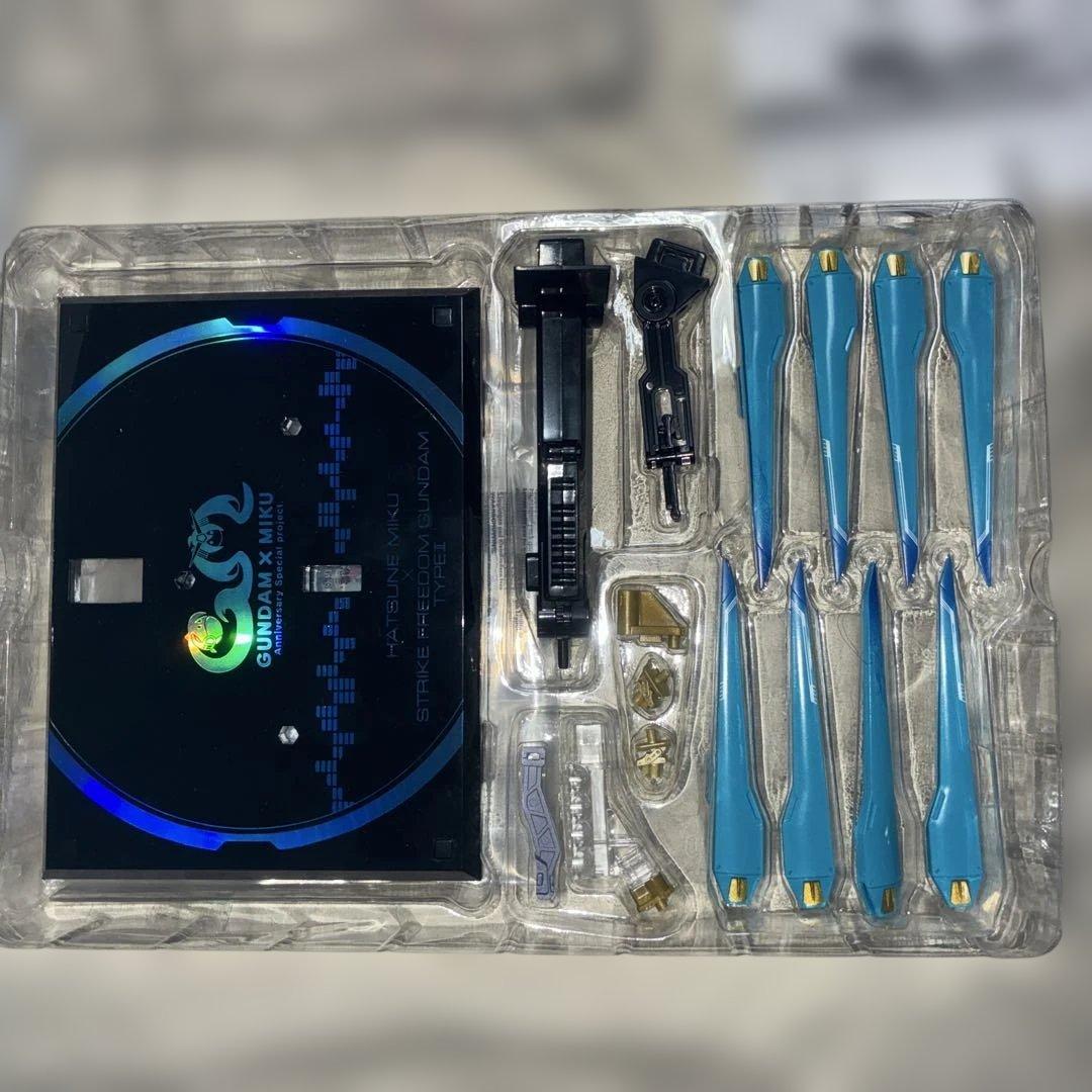 メタロボストフリ弐式初音ミク、ストフリ弐式、プラウドディフェンダー、shラクス