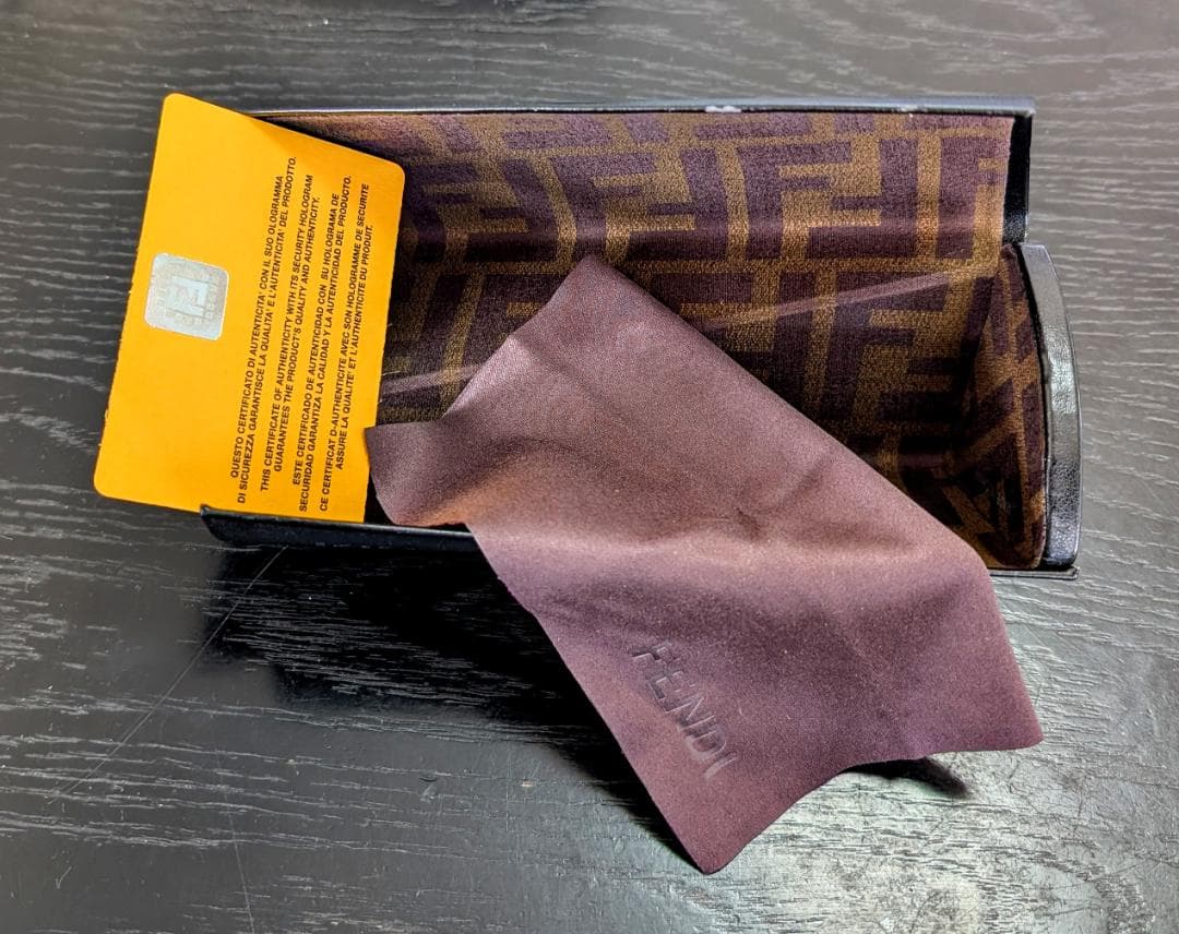 FENDI レディス　サングラス　FS5305A　ズッカ柄(新品未使用)