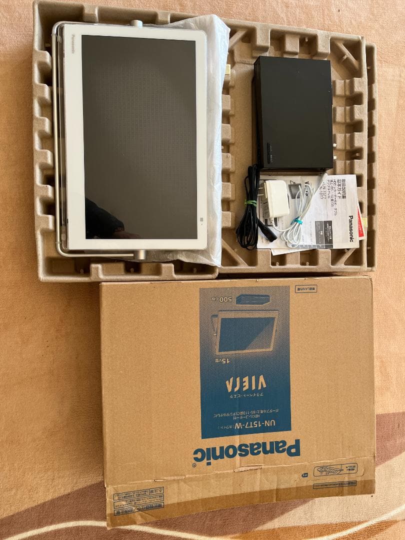 PANSONIC　ＴＶ　プライベートビエラ　１５インチ