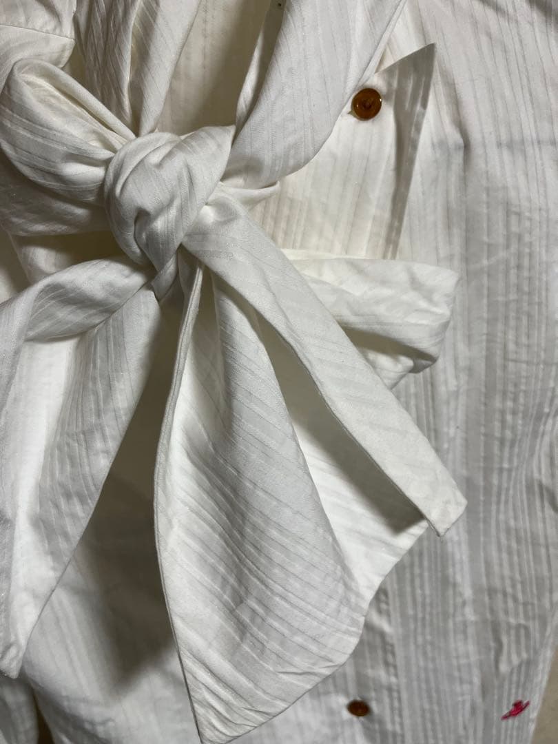 ヴィヴィアン　変形　リボンシャツ
