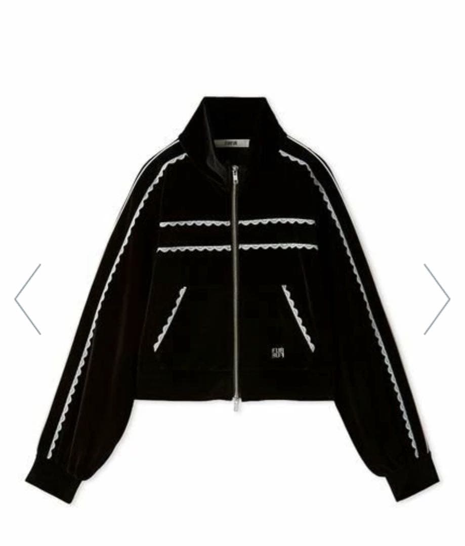 HANA NAOKO着　サイドレースベロアトラックジャケット