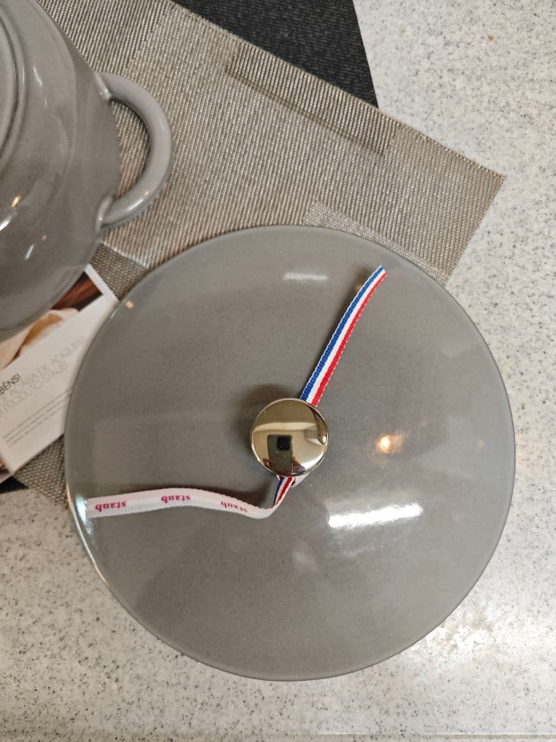 美品ストウブ ニダベイユ ソテーパン 24cm グレー