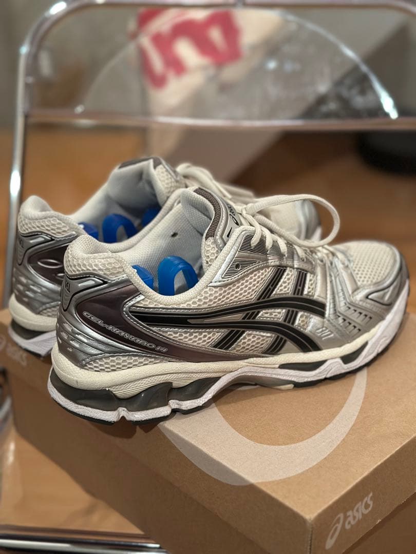 ASICS GEL-KAYANO 14 クリーム/ブラック 28.0