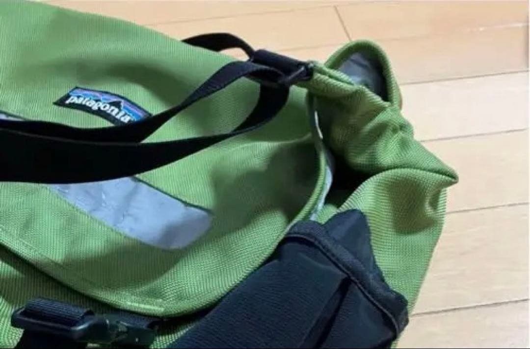 Patagonia ハーフマスバッグ　メッセンジャーバッグ グリーン