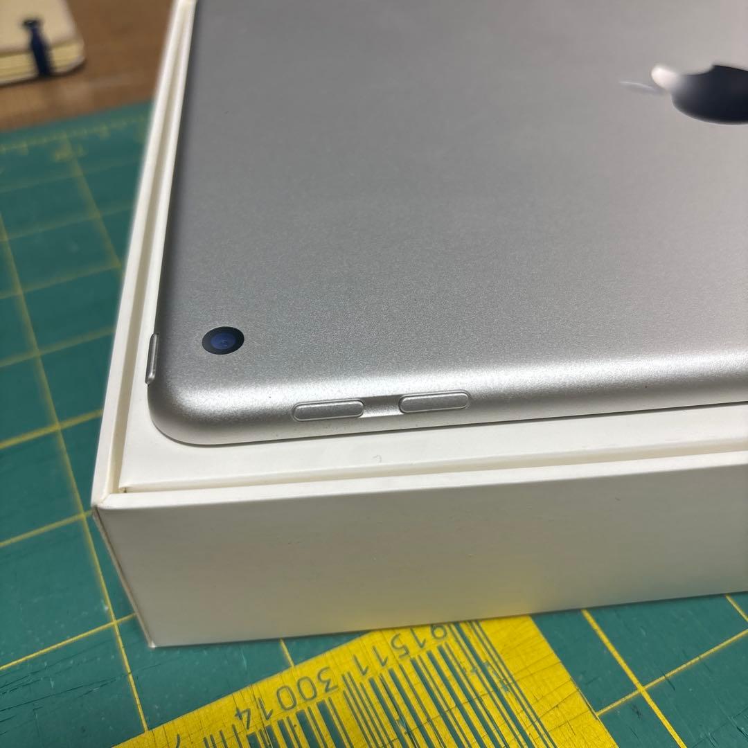 【値下げしました】Apple iPad 第5世代 128GB（シルバー）
